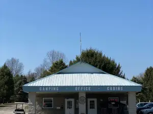 Shipshewana North Park Amish Log Cabin Lodging & Campground