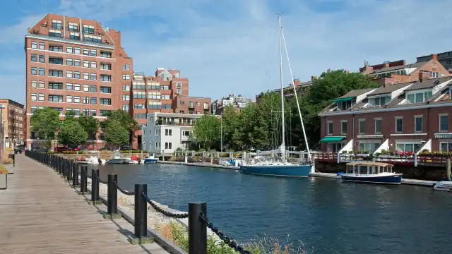 Hotels near Harborwalk