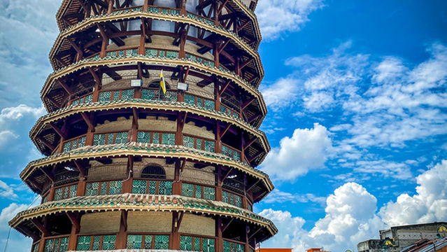 Torre inclinada de Teluk Intan