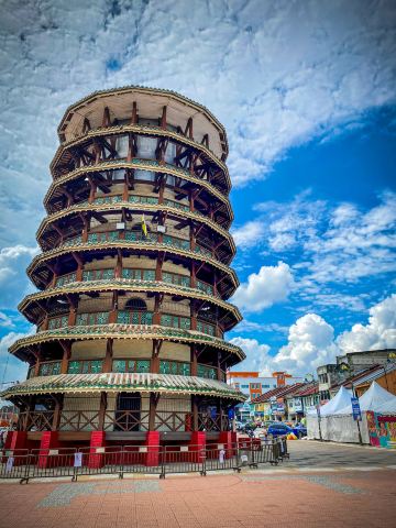 Menara Condong Teluk Intan