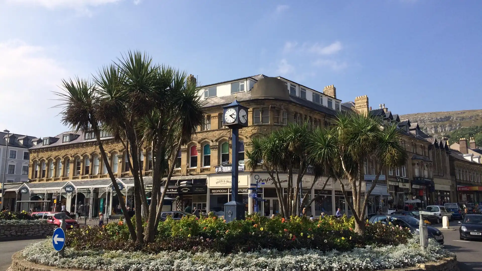 Hotels near Mostyn St