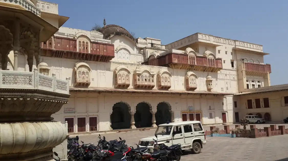 Hotels near Alwar Museum
