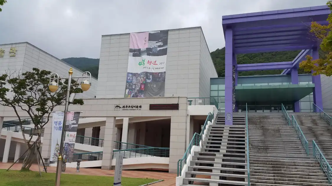 Hotels near Jeonbuk Province Art Museum