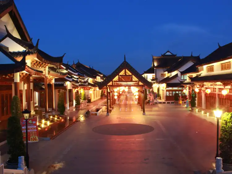 Hotels in Mueang Suphan Buri District