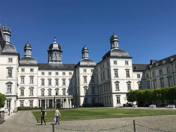 Hotels near Schloss Bensberg
