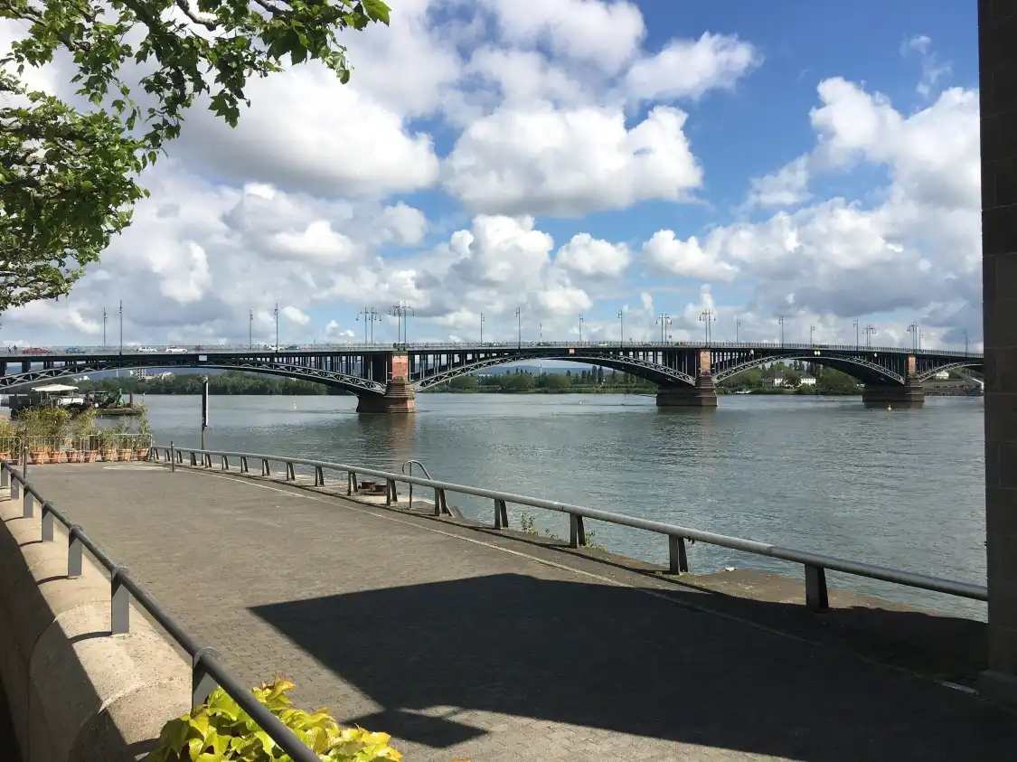 Hotels in der Nähe von Theodor-Heuss-Brücke