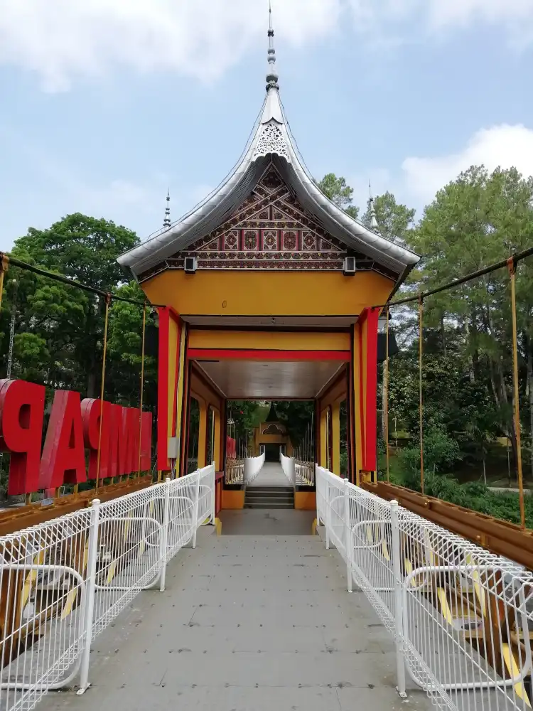 Hotels near Limpapeh Bridge