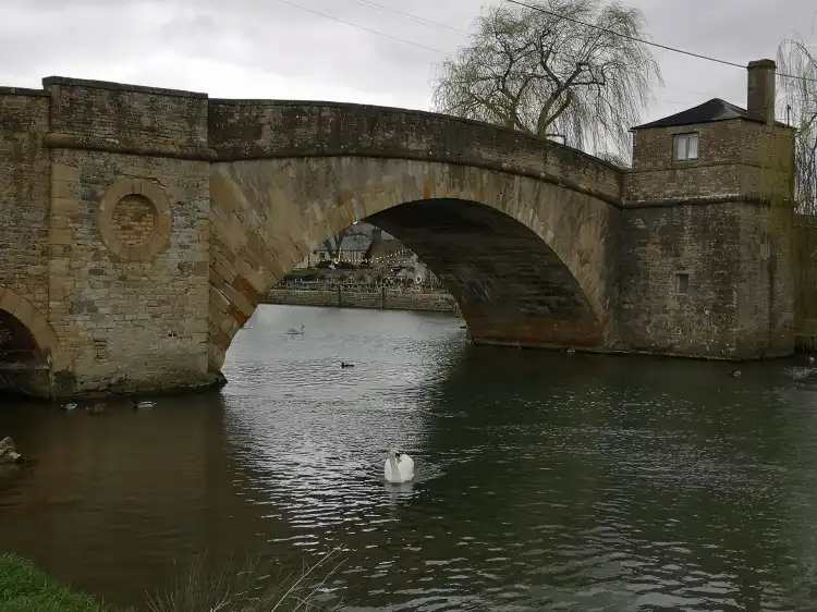 Hotels in Lechlade