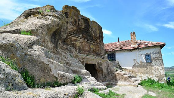 Aslanlı Mabet