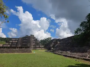 Pirámide de los Nichos