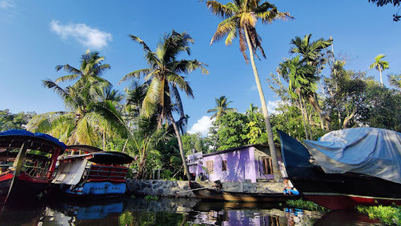 Nadodi Kayaking in Alleppey