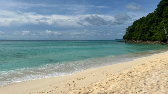 Krabi Fantastic Four Islands day tour | Complimentary sparkling wine and dessert | Coconut for lunch | Beach chair | Snorkeling equipment