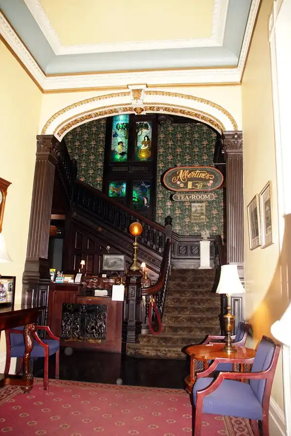 Hotels near Columns