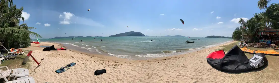 Отели рядом с достопримечательностью «Kite Zone Phuket»