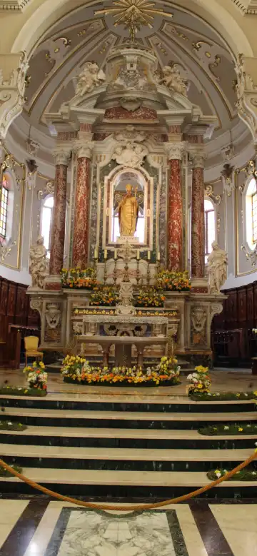 Hotels near Basilica di San Martino