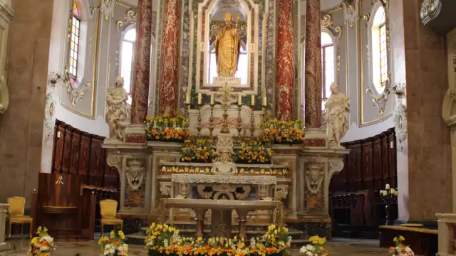 Hotels near Basilica di San Martino