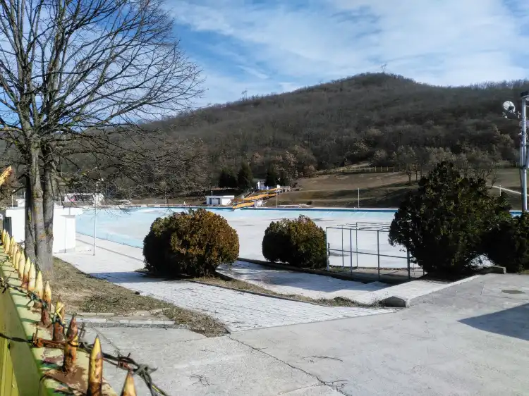 Hotels near Gërmia Park