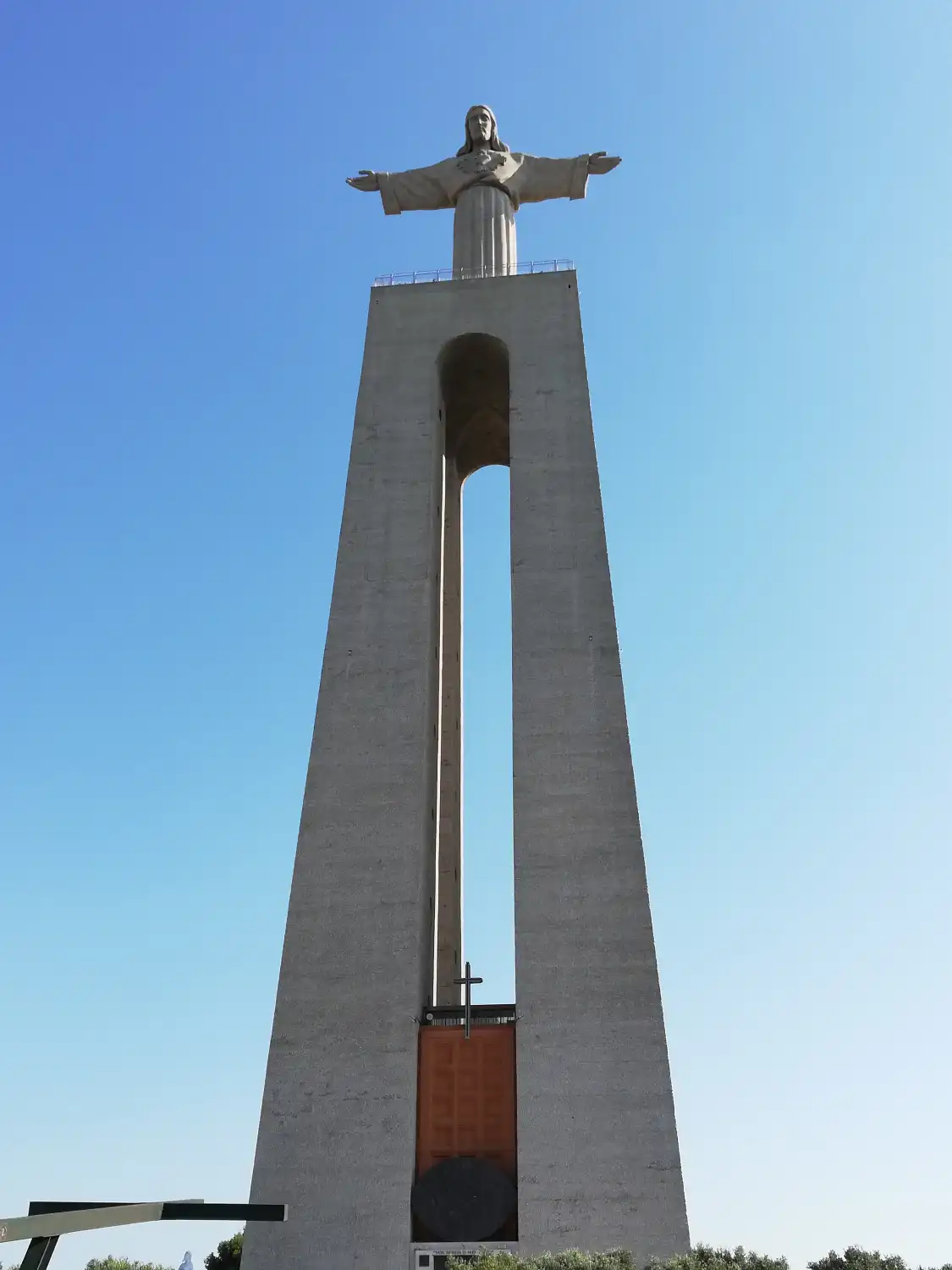 Hotels near King Christ Memorial