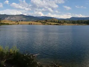 Niskonlith Lake Provincial Park