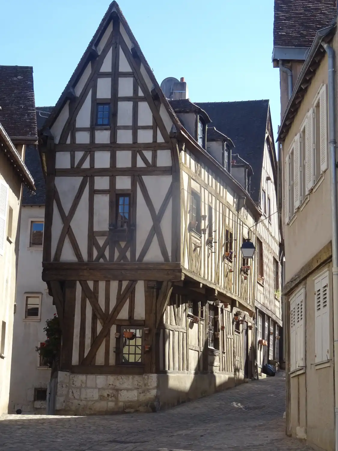 Hotels near Chapelle Saint Eman