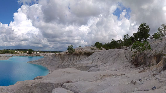 Danau Kaolin/Kulong Biru (Bangka Tengah)