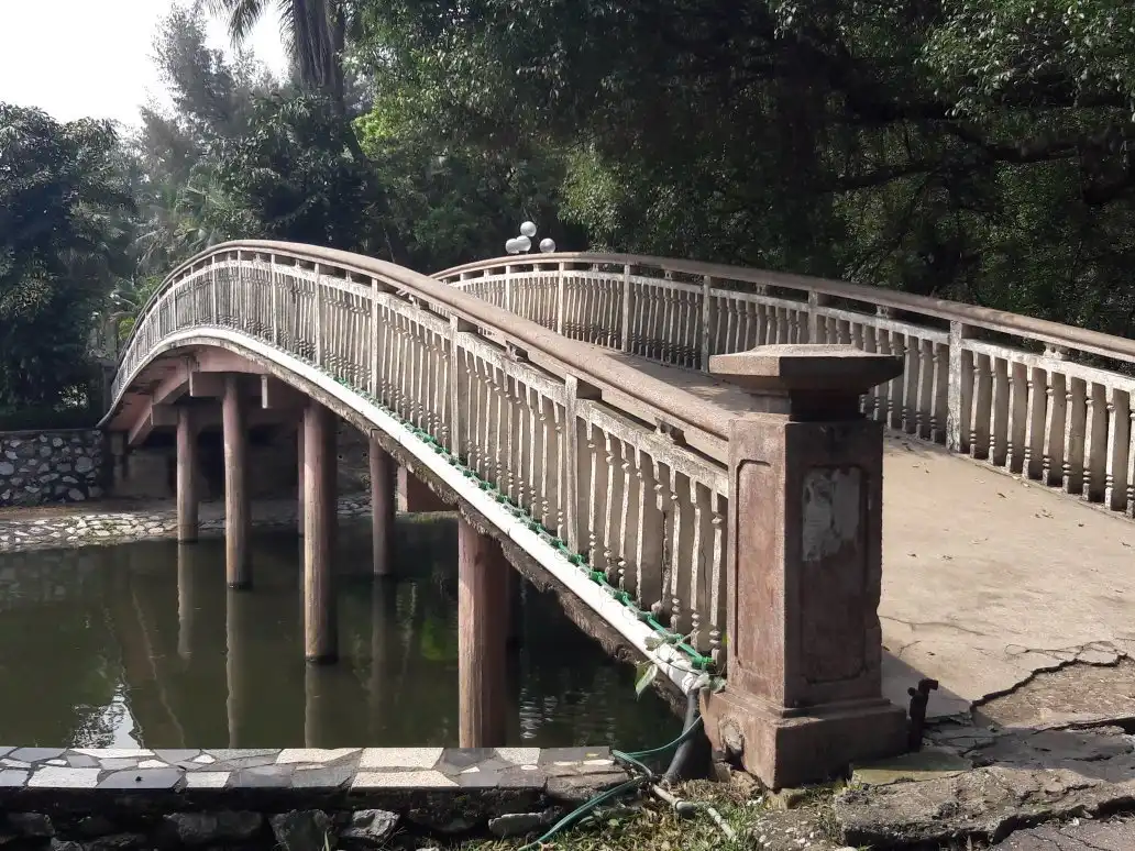Các khách sạn gần Hồ Bảy Mẫu
