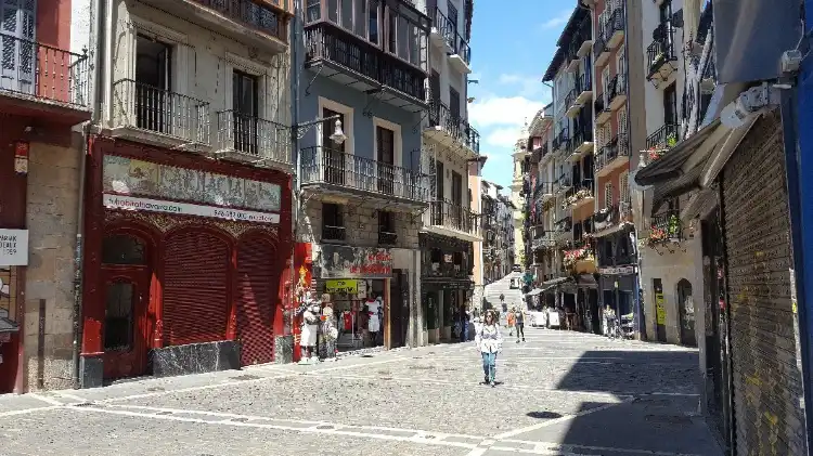 Hotels near Curva de Estafeta