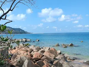 Pantai Teluk Kalong