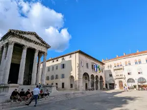 Forum Square