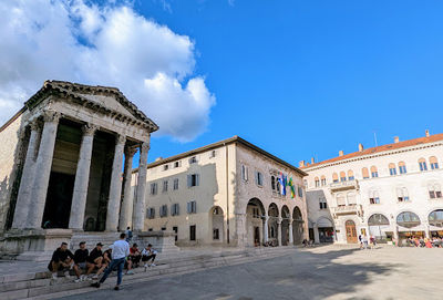 Forum Square
