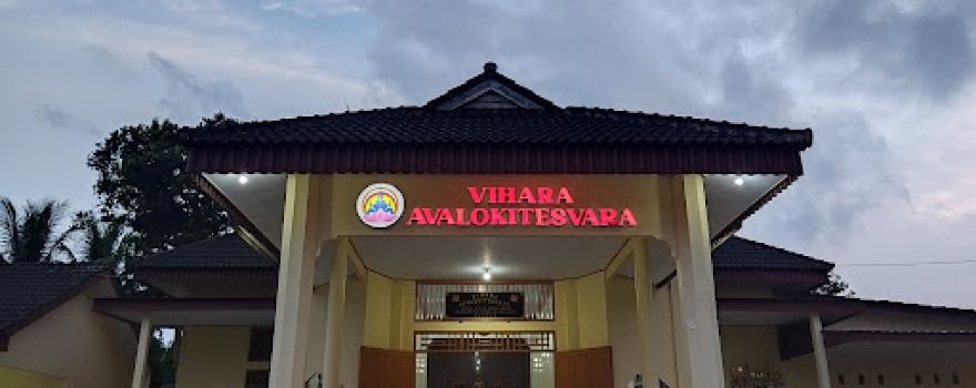 Vihara Avalokitesvara Kayu Besi