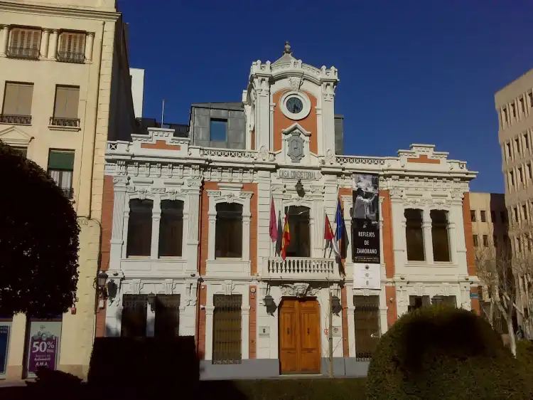 Hotel in zona Knife Museum