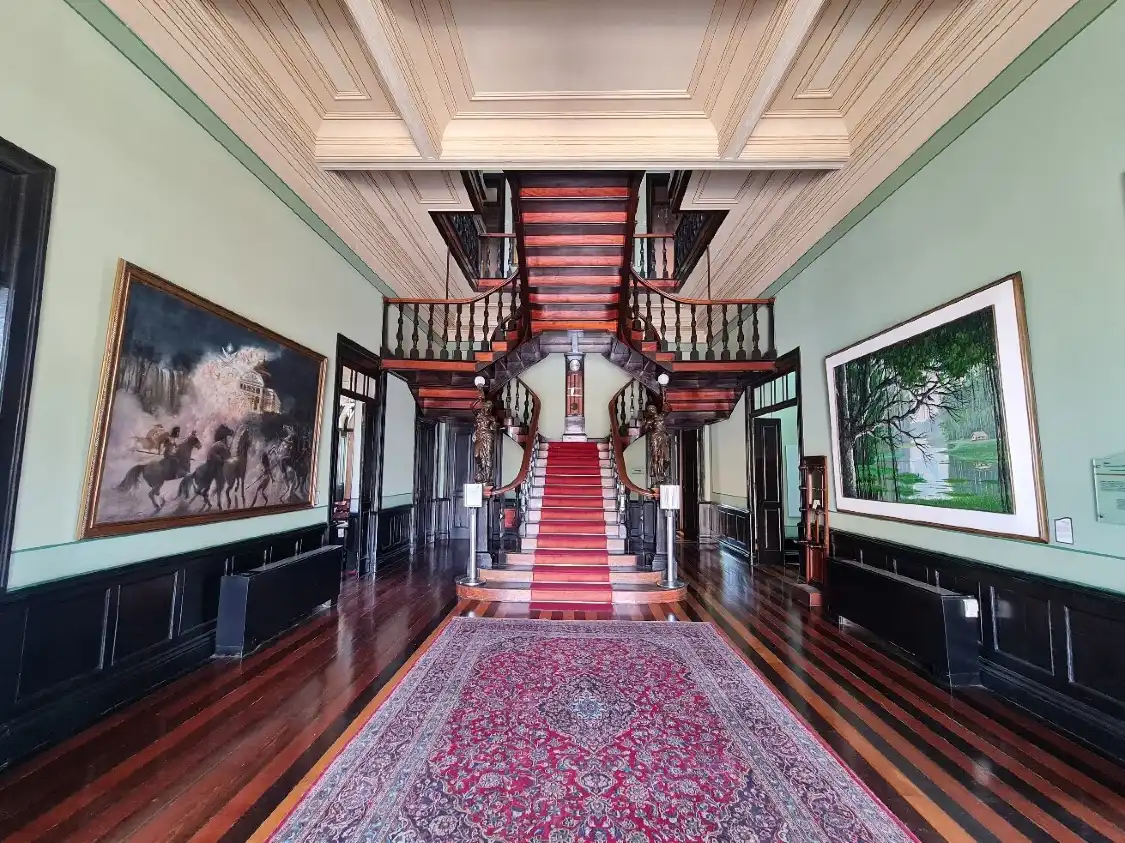 Hotels near Palacio Rio Negro