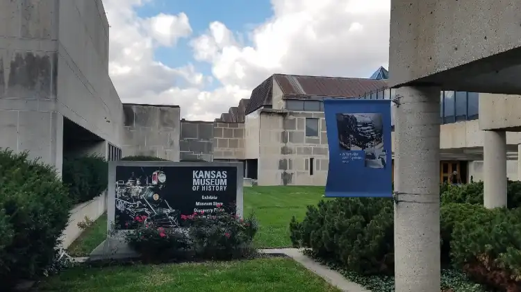 Hotels in der Nähe von Kansas Museum of History