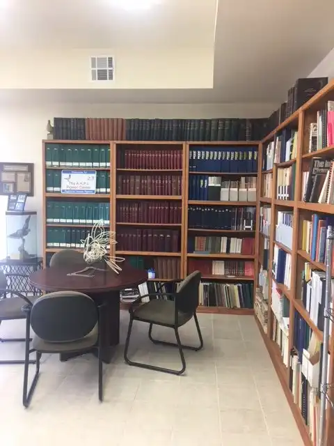 Hotel dekat The American Pigeon Museum & Library