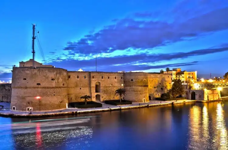 Hotels near Castello Aragonese