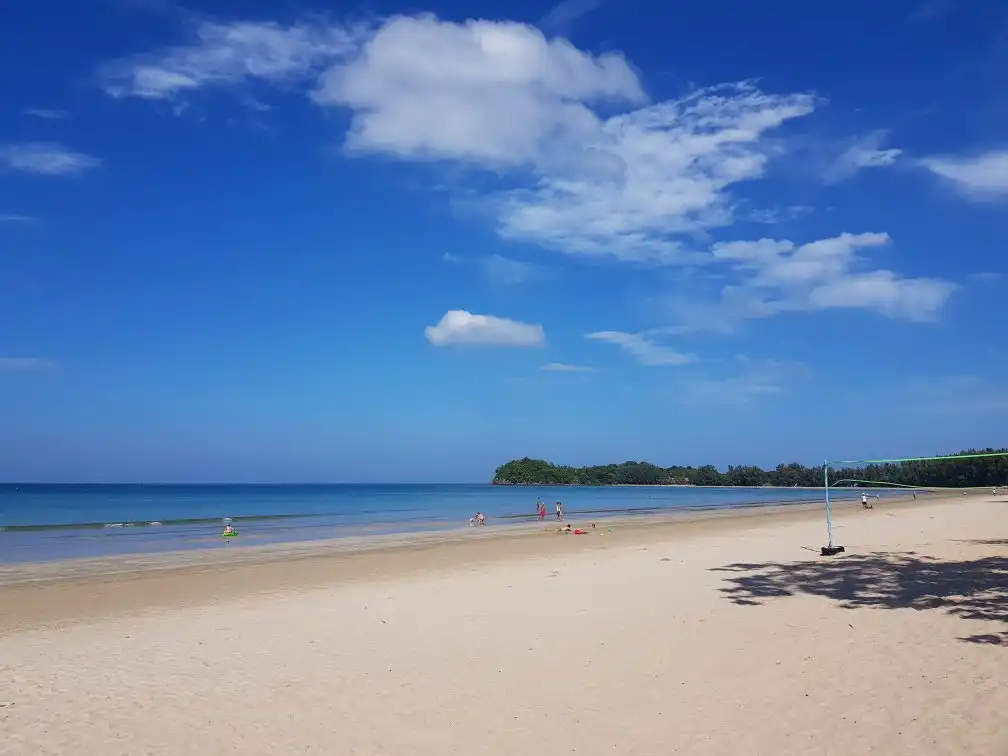 Hotels near Khlong Dao Beach