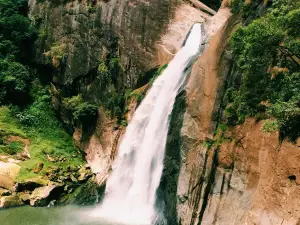 Dunhinda Waterfall