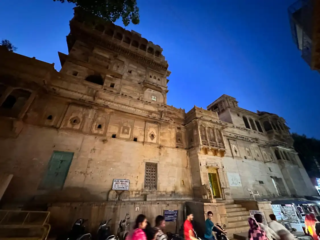 Hotels near Salam Singh Ki Haweli (Moti Mahal)