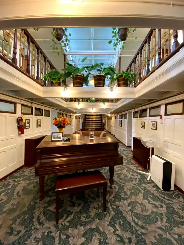 Hotels in Tay