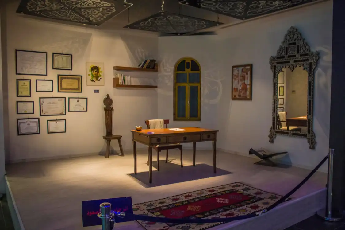 Hotels near Mahmoud Darwish Museum