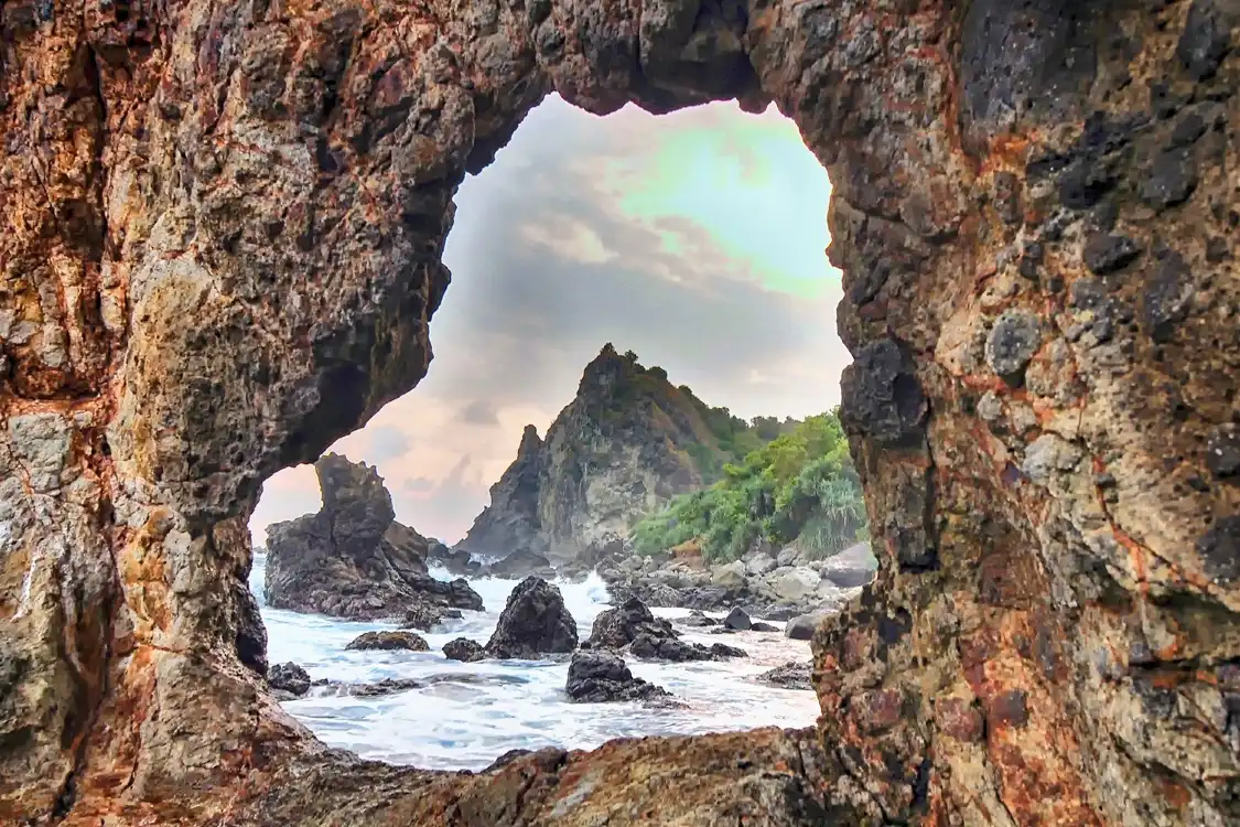 Hotels near Watu Lumbung Beach