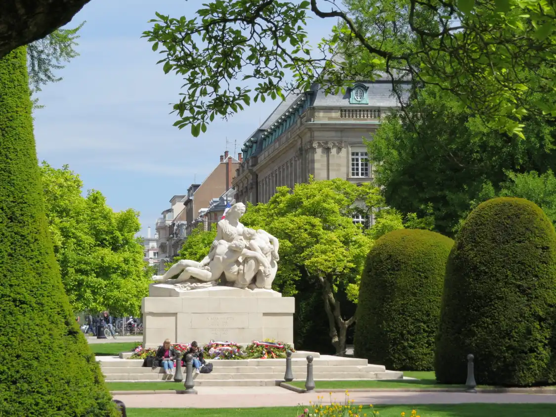 Hotels near Le Monument Aux Morts