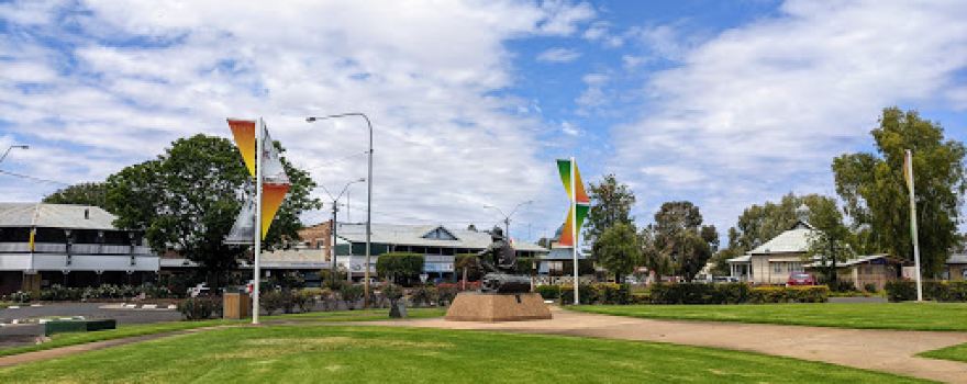 Cunnamulla Fella Statue