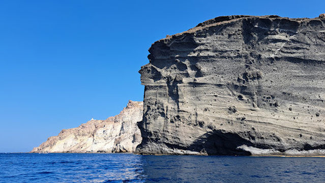 Rent a Boat Blue Waves Cruises Santorini (office)