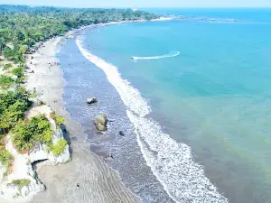 Pantai Batu Saung