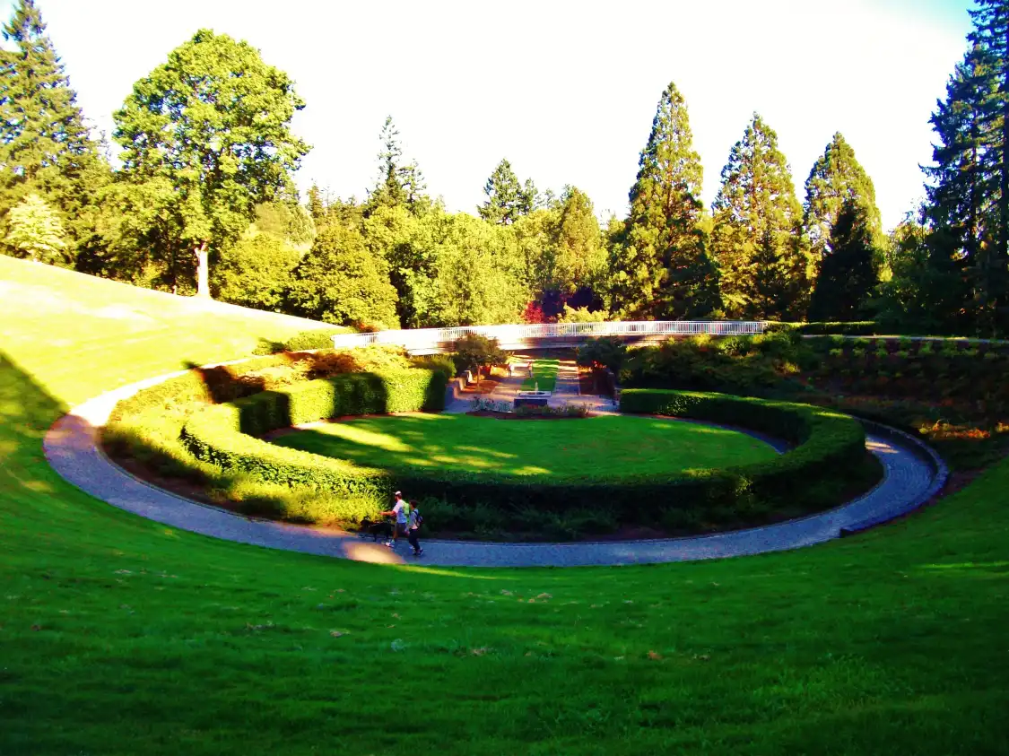 Hotels near Vietnam Veterans of Oregon Memorial
