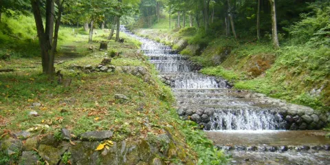 牛伏川フランス式階段工