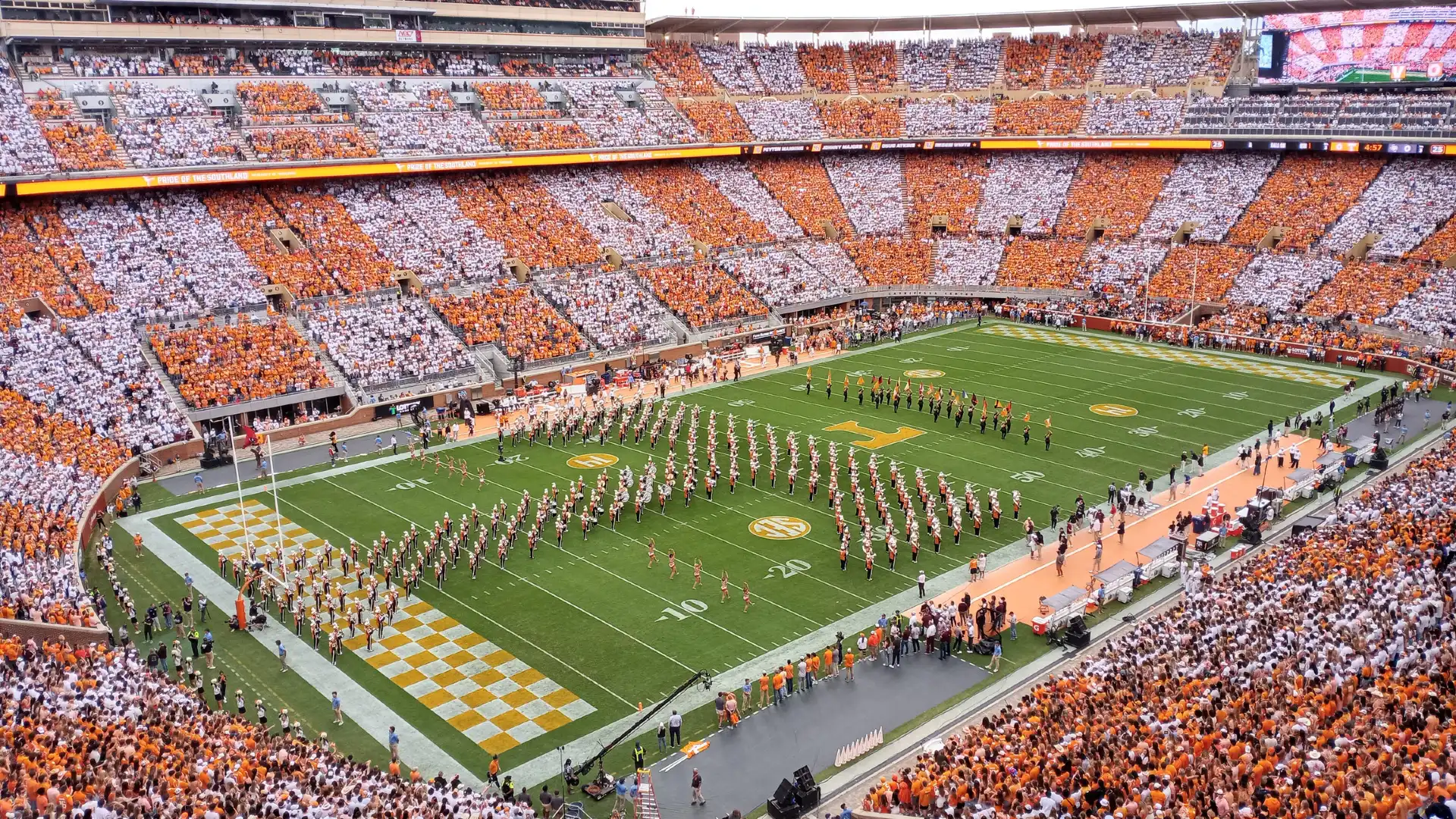 Hotels near Neyland Stadium