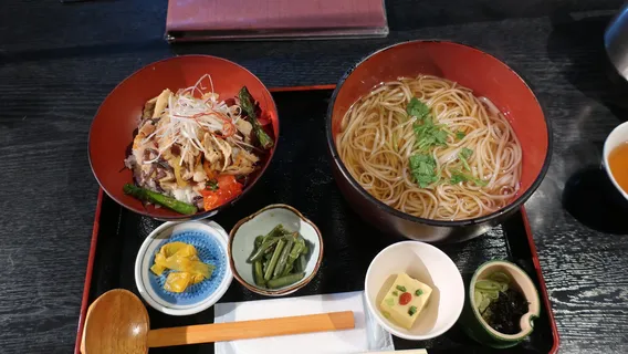 Akita Marugoto market